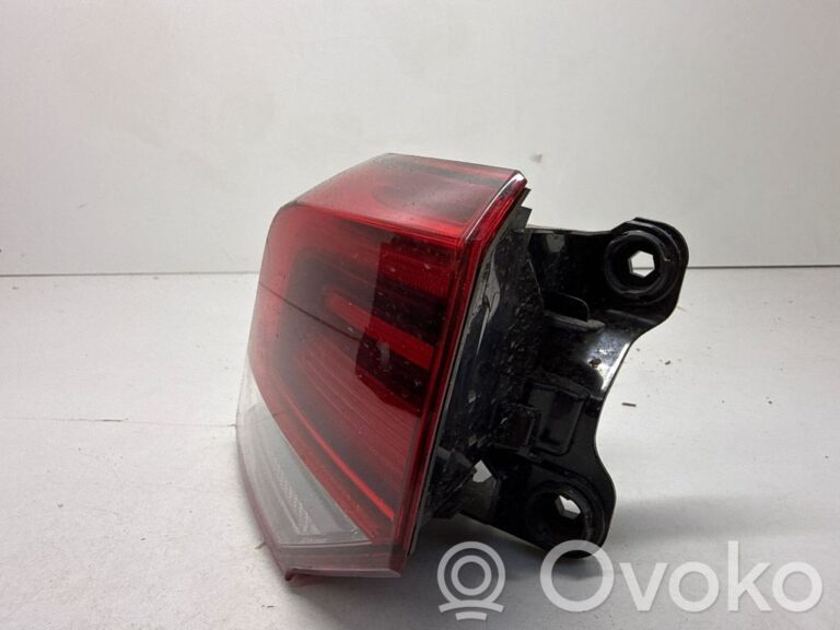 bb9708acf2a3acc0584b77e87705210b-b19ceabb489402064430dd3e448df2c0_rear_tail_lights
