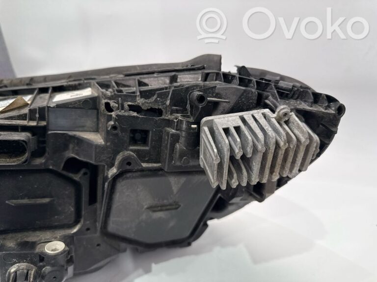 bfd794ebd9b80a4605be5315868c04c0-5cbb4dc4647f040f75575cc7b358fc0a_headlight_headlamp