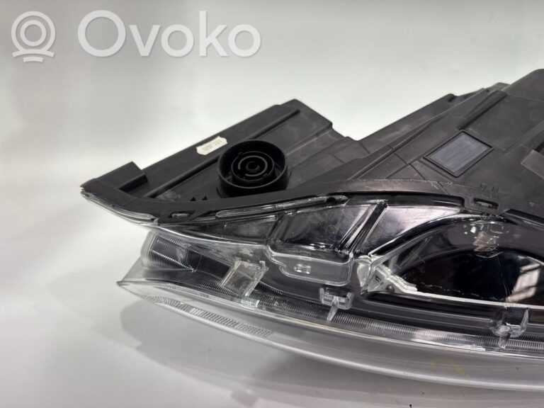 c1241c869e86a0cabcc3db8782c6a1b7-bb759448a1b2770be3acf63b3dbecd08_headlight_headlamp