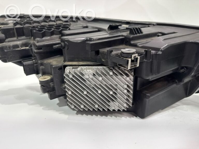 d9d62f15cb61ce80b5f8c340693e643a-22f3fbc6925499968cdd81846f94db11_headlight_headlamp