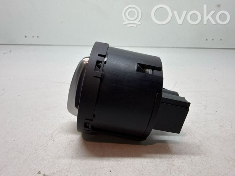 5621ec640d34ff00fdc6a3d9f0ad545d-1531fb2a09170a4a4aaa275398e26eb0_light_switch