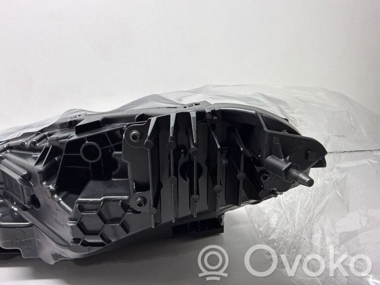 6864bc36bb96d315769b5893a20a653a-e13e123fd59d3ecff5eeba0e458ead2f_headlight_headlamp