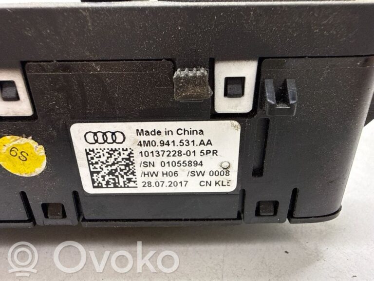 74fce33457648170829419219a4e8948-1c2567158b9fd513b94c3573b2aff23d_light_switch