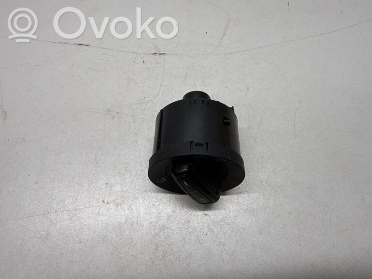 7d8ad219dd4bbdbbfcdfee6b13a46314-687bd295fbe28fa26f30b28081b7c605_light_switch