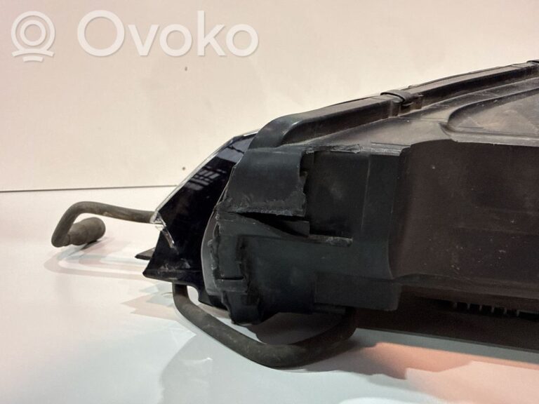 9362779c771f4e95f4e53b7b49d23c92-ee545318de44cbe58556df63d1483457_headlight_headlamp