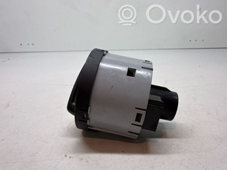 9795eae0c94ea16b9ddd7226ef3c9273-b3d71c06f85770c9df1c809e1a2bfb08_light_switch