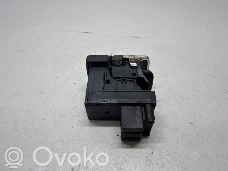 a2636ebb6665c7deb3ceb0277f5c531b-0202589c4a5d2a24bf60bbe016e2b57b_hand_parking_brake_switch