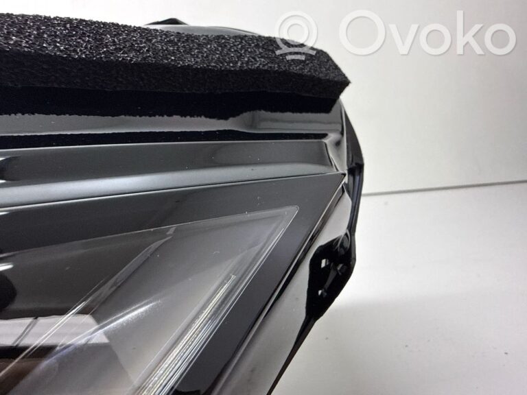 b3dbcfe0d0e4febc0715b643178f3a5d-0b8bfc56d0069230afdd36eb84e4d3cd_headlight_headlamp