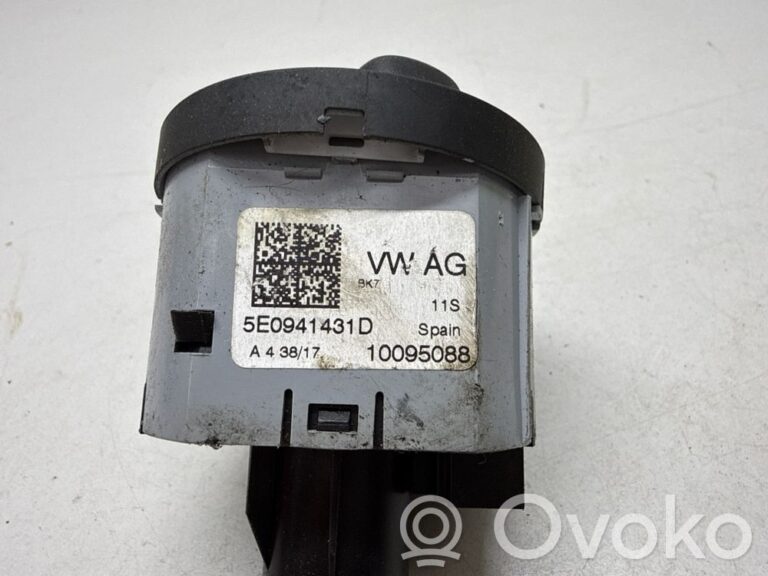 cb1575e633f75bb17e966786f818d665-2e7516eb8dc9c79694f5a7a1355edcf8_light_switch