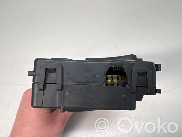 2c9e7d02bcb13d6139b76ab302f4e398-e8f2ef139c47066627e9546d0b331eee_wiper_control_stalk
