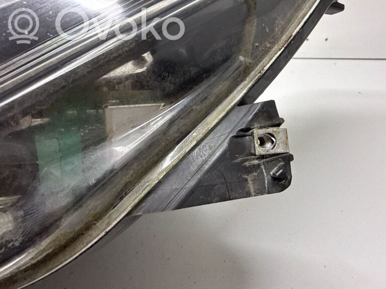 4b0a09a27ea929f9e2927eefc5e405ce-98ecb86dfad66faf593b828f35136593_headlight_headlamp