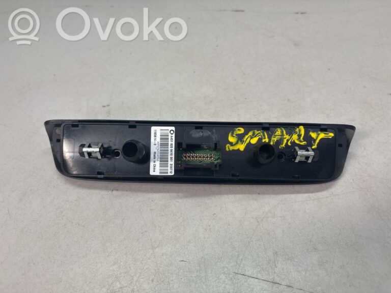 5dee2a5f6b56ca01489d8c83e6ea2340-d1558a55693d24699587cb4cd345e062_hazard_light_switch