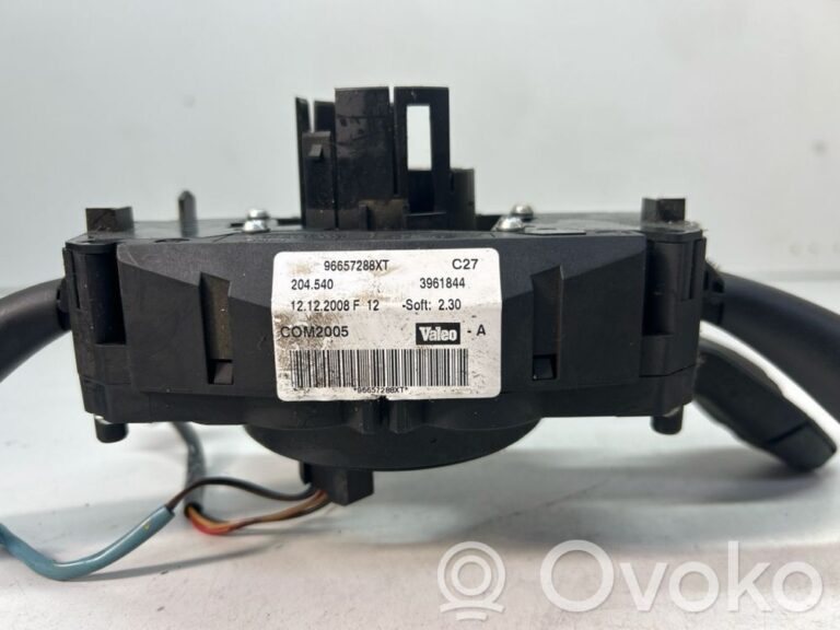 f2a93050bb08a401c0fbacdaa9579632-a6fbb97d7a34b4a57b297a0b8f6f614e_light_switch
