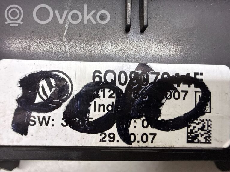 f84b56e605d9ba3a1c8647a5e15aa8dc-e5cf1848d812a3ca38821fb446887f2c_climate_control_unit