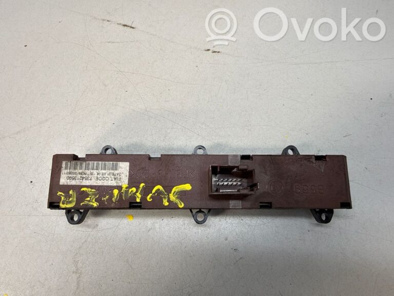 ff74c454aaff9c9769fd2387f254456a-e2ab22b164c17b91774a88224c73c62f_hazard_light_switch