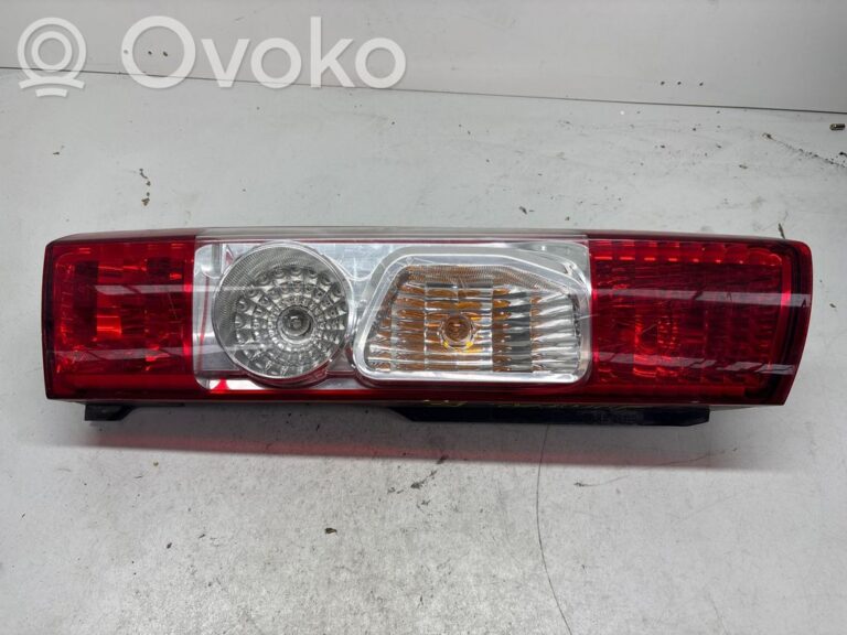 054a19e775fef7fb8512568698f9f61b-05f0dda130297362f16378772d318142_tail_light_bulb_cover_holder