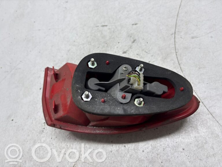 2aa10176c974d9892d0faab4fc49b92d-f4aaab78358ec23230960161ac72467b_rear_tail_lights
