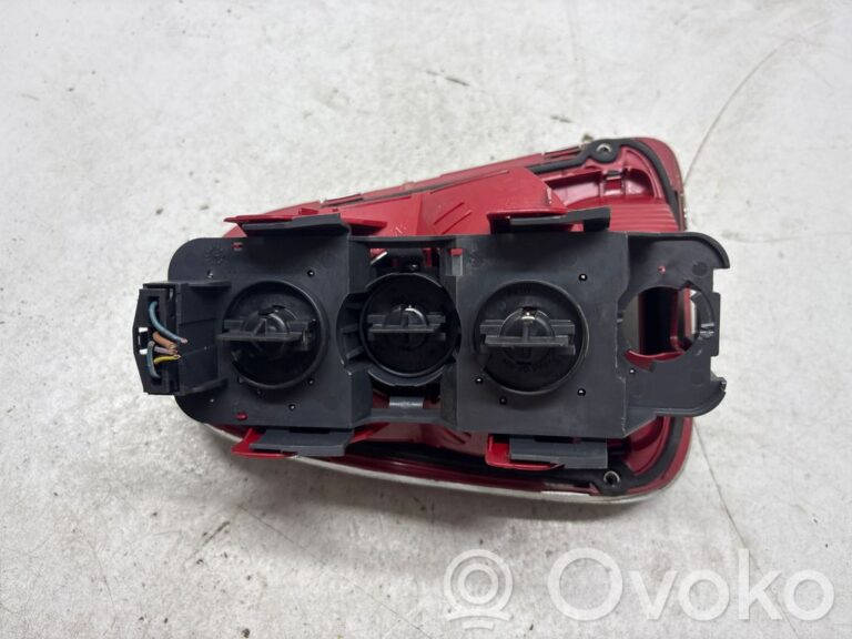 3c073da461fc45c9df52f5f51840c4f6-390006fa903f0ce14c98758d2e91e687_rear_tail_lights