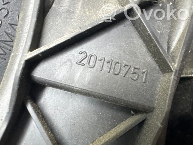 5198b5dd7ab05960a0a4df53552eb89e-9c69905488f895554ea63bd4373b46c7_rear_tail_lights
