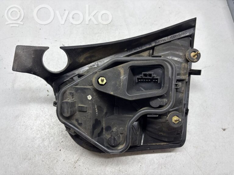 53bfa98f59dcf359f1fb23e3812267ea-f90de71d52351001e67b5e809f7919de_rear_tail_lights