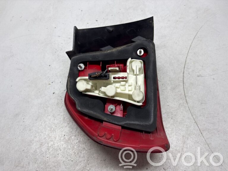 557b99cbf8443ce669ebbb71b717075b-2b10e47de61a0275648f5efc07887d6f_rear_tail_lights