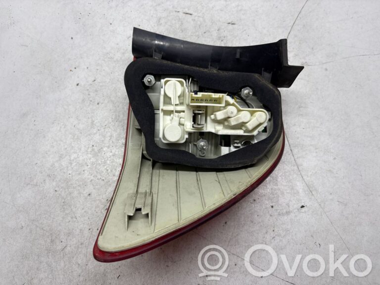 663376cbf9b2f95a9f5f0e9b94b45741-7721ba0e09924c2d9f28bc1cc5da320b_rear_tail_lights