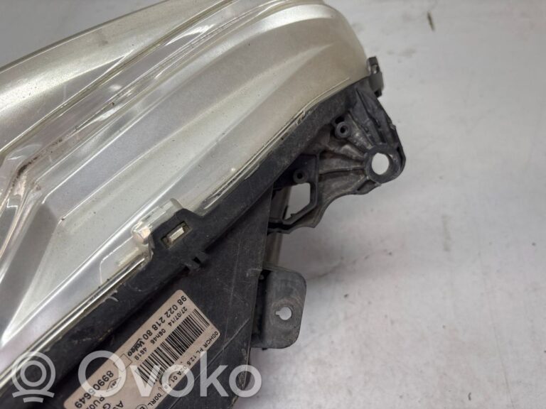 697a1c60703a9a6d2875a7e0cfb3cae4-84cd11f1e42f0bb888aa75fa2ab0e18a_headlight_headlamp