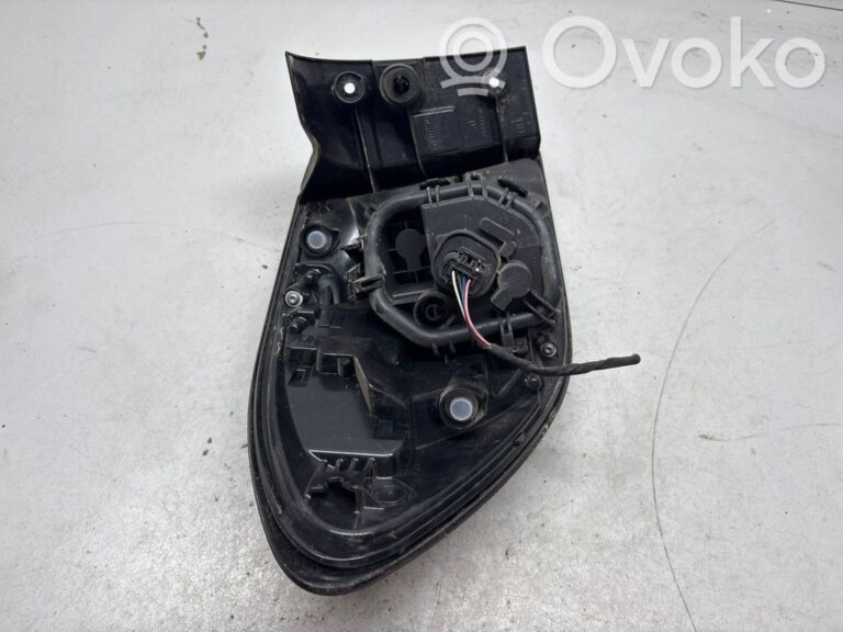 6bbd96c05c091d0f47aefd6e1b1a9304-a404bbe35b15c08fcda21e1d7c3b1121_rear_tail_lights