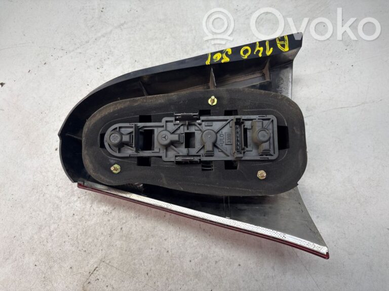 76982b13ea9a34948ce6200a683af68f-fb83b0431beb79b4e62f0e20b912f32e_tail_light_bulb_cover_holder
