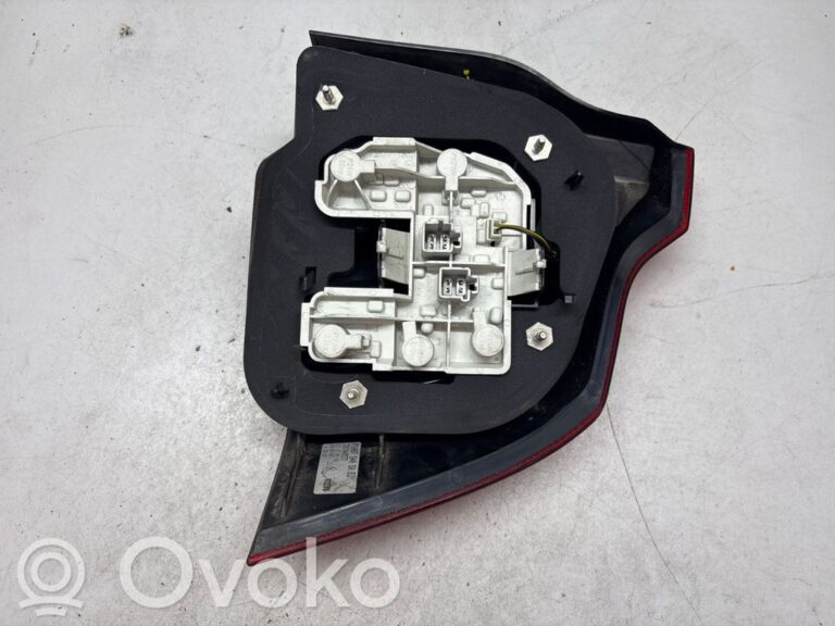 7901c7594aed3dcec21912feeec16940-f1564fef8652257bc36b7eb94fb89bf7_rear_tail_lights
