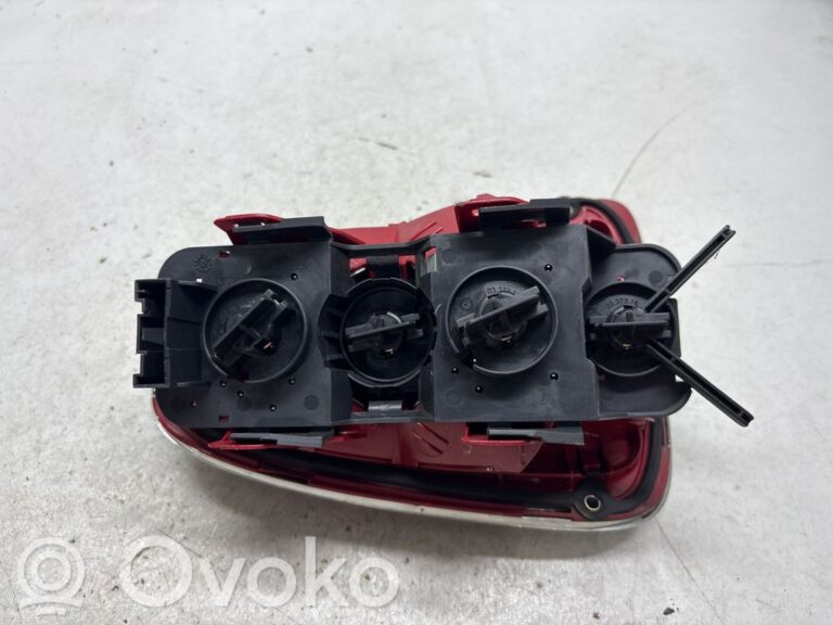 86be70835e307cd09dc6edfa7fed0513-114bfb21e48a2919ea6043382f63e05a_rear_tail_lights