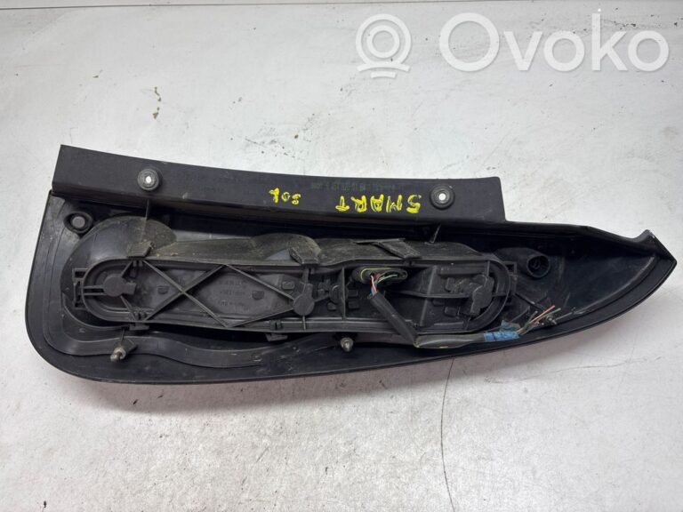 94b370bad449b09aa87f34d4b0ec2abc-da897ac96a90f0d2a1a011af7732faa7_rear_tail_lights