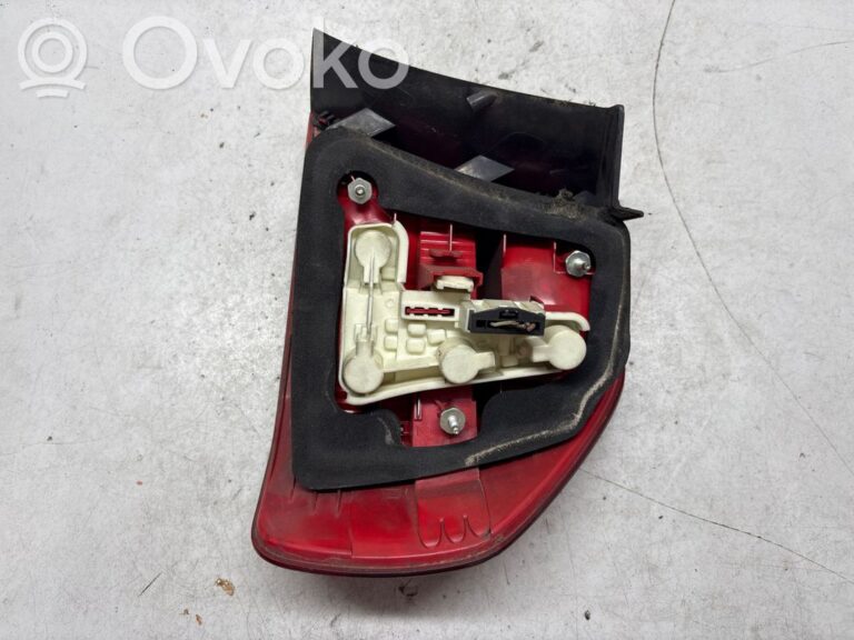 a7d6361d39ce35dbefef88b9d5b7472e-a11a09d0bdea4b62155dda970bc9b42b_rear_tail_lights