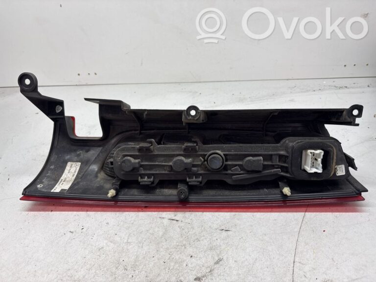 ac5eb7096278f0e3ead034e83536fc8b-4532a6bc6523c7522e5b9b97594ef59d_rear_tail_lights
