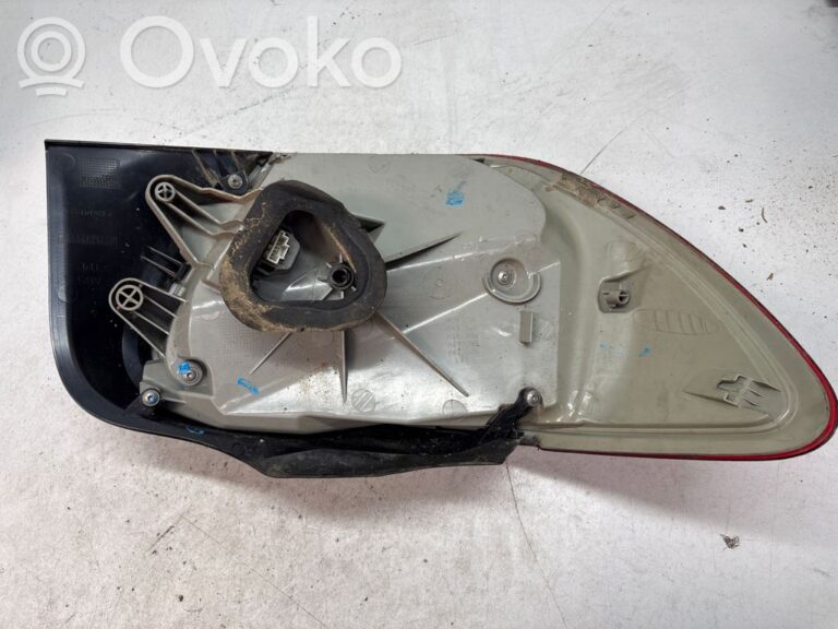 ae2fc2f0710bb90a9fff9a8a13290d04-eb27861f4e8b3c318a0aeb8e1310d3ce_rear_tail_lights