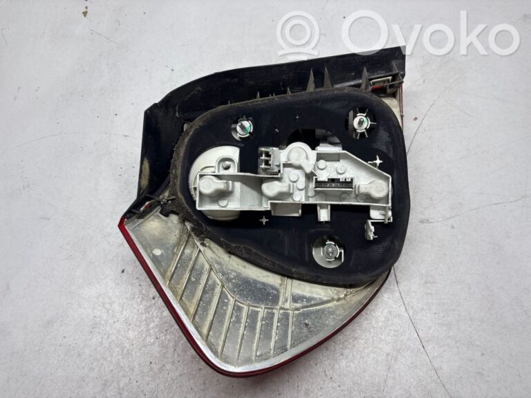 bbcb1042d951975ef5c83e22f98213b2-f4191ef263f983261c1ceefe9c860a26_rear_tail_lights