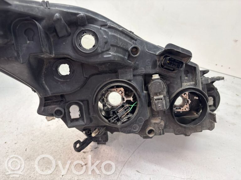 bef5e5e5d2f2f1039886528d52b0cf04-b2b0d401eab873194831be14f7acf939_headlight_headlamp