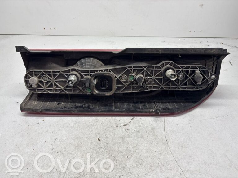 c5a1daac1d65015d1afc918c6700f8ac-11a69ca16bef2b9da5d251a6eefe2f26_tail_light_bulb_cover_holder
