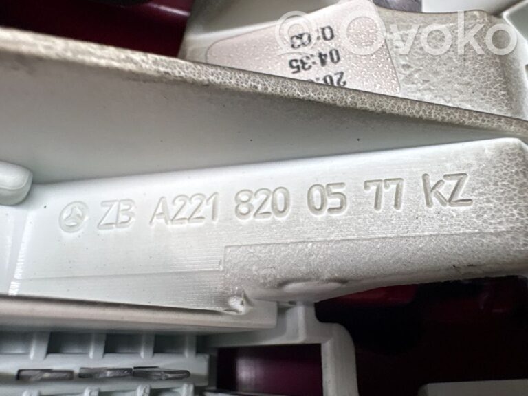 ccc69e9833bcb580e752ba3423a27260-65b57890ae30c176fc94efbe165592d9_rear_tail_lights