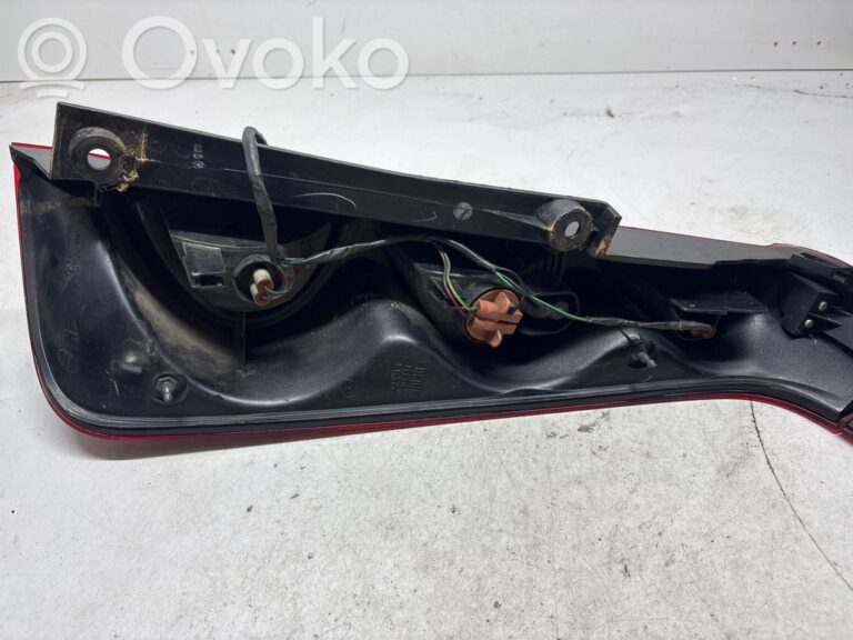 d4077408ea66b1da6fe072192ac3eb8a-9a13e5ffe14ef7730943ef6d6e33162d_rear_tail_lights