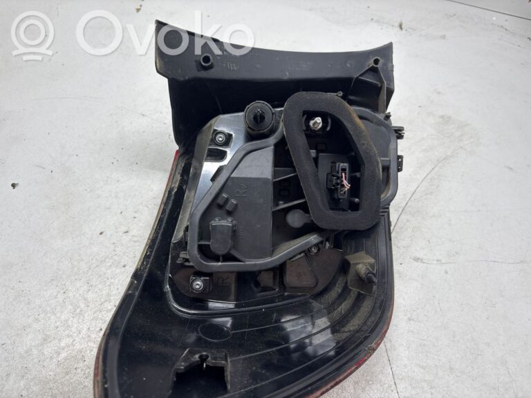 d72c84c5ffb58f3044e6d9e0fb804669-6448e10528d19c5ad20428fbc22386ee_rear_tail_lights