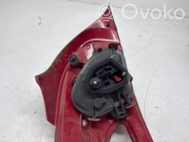 e302ca6c44c67f7a5b732f7fdde00ad7-6955e5febf1eab1b33c84bee6debac2e_rear_tail_lights