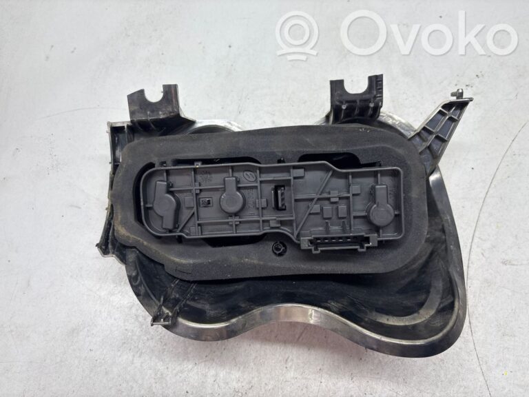 e5f5dfaf3c8c2405a12159c4c0168351-9c16ceee44e8ba1f5828415b42b4c74b_rear_tail_lights