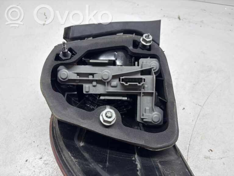 e792618912ffe16705b1372f093b0123-a142314baf9e3881876f7906b3d94721_rear_tail_lights