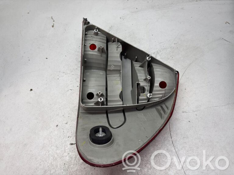 e87d7a88c83331d2ef5d7300d3ce4787-cd92b08a2aeb958dce10d7b27ccfca91_rear_tail_lights