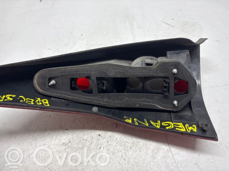 e8c9b178b3e3cede261ad3bec7bc2f60-ef22cc9a49ff44dddf1b80ce288816c5_rear_tail_lights