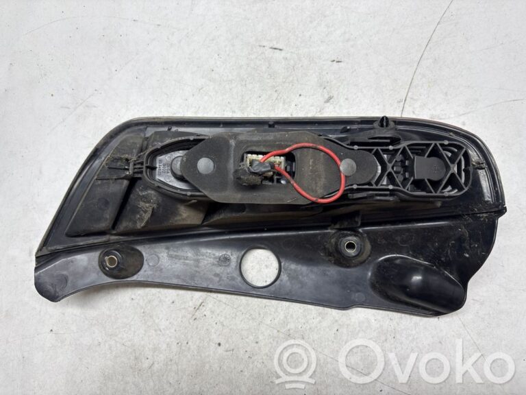 e9ad55589b61cbbc4337c8028fc28785-748debeb7b4bfd8b5b9a4dbf1dc7d35c_rear_tail_lights