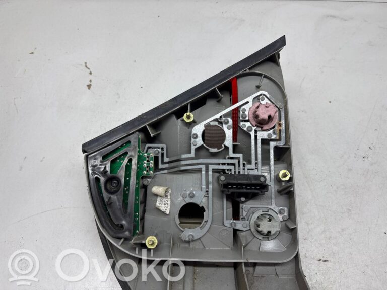f1d13e90b5e5aaf0aa8fb5739f844194-c9e723c8a1582c948898a2df3af61bff_rear_tail_lights