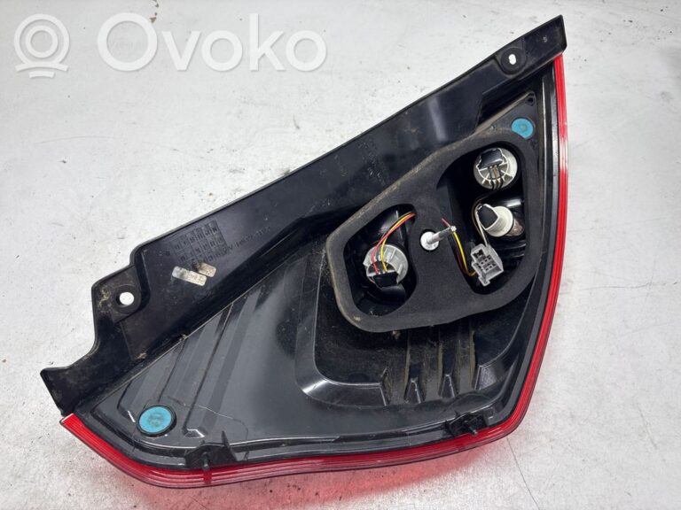 fd18d4dd303148444d1ec9caea2e8267-5627e3cf7c5d6a4439f1b7505b3266a4_rear_tail_lights