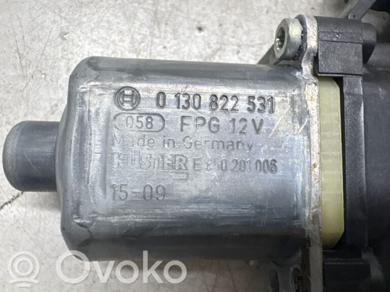 Moteur de lève-vitre de porte avant